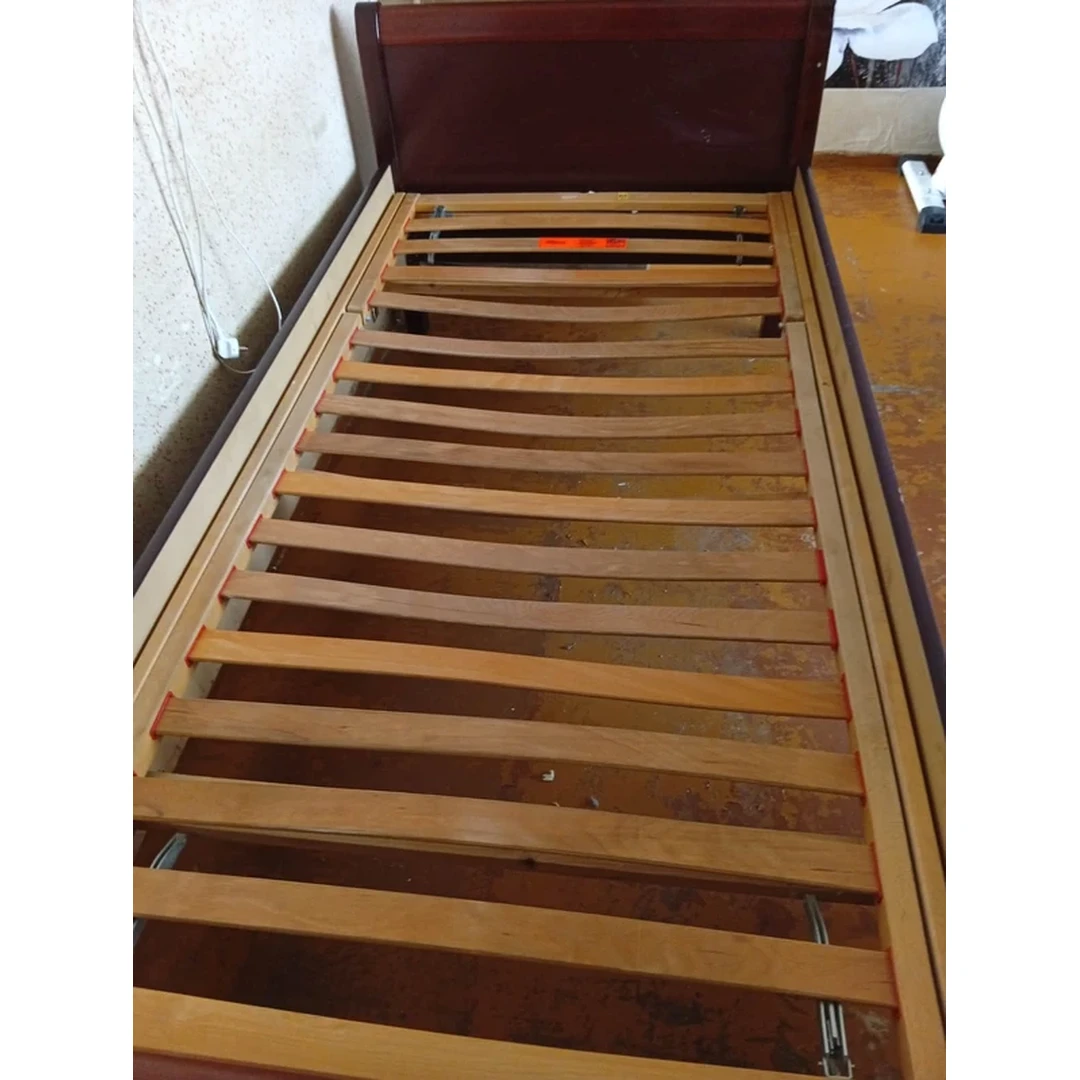 Viengulė lova Latima iš medžio masyvo