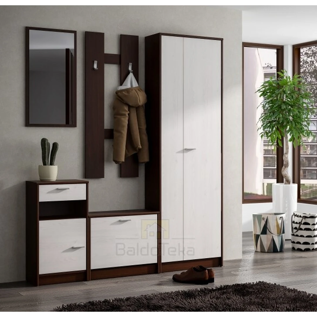 Erdvus riešutinės ir maumedžio spalvos spintas Sibiu