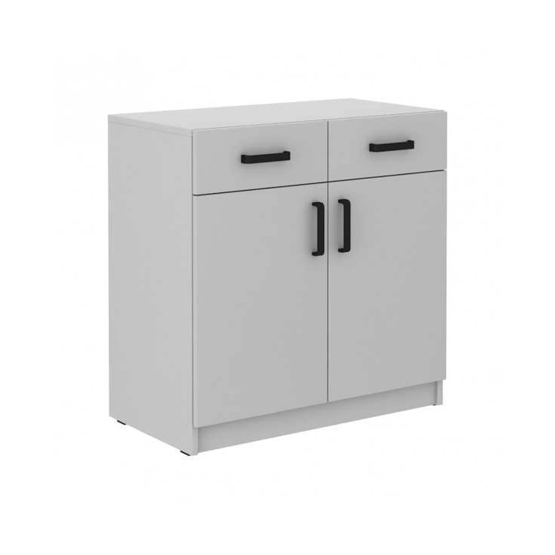 Šviesiai pilkas spintos su metališkomis rankenomis