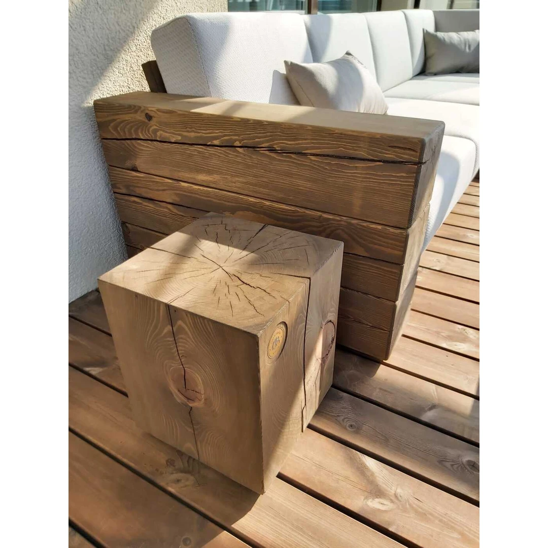 Šiuolaikiškas pušies kubo stalas su alyvuota WOCA danga