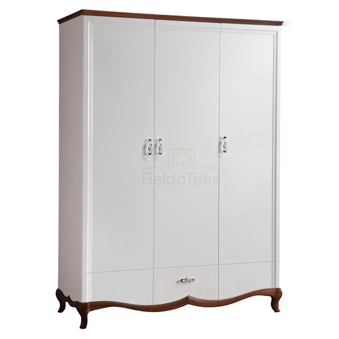 Modernus baltas blizgus miegamasis su riešuto milano detalėmis