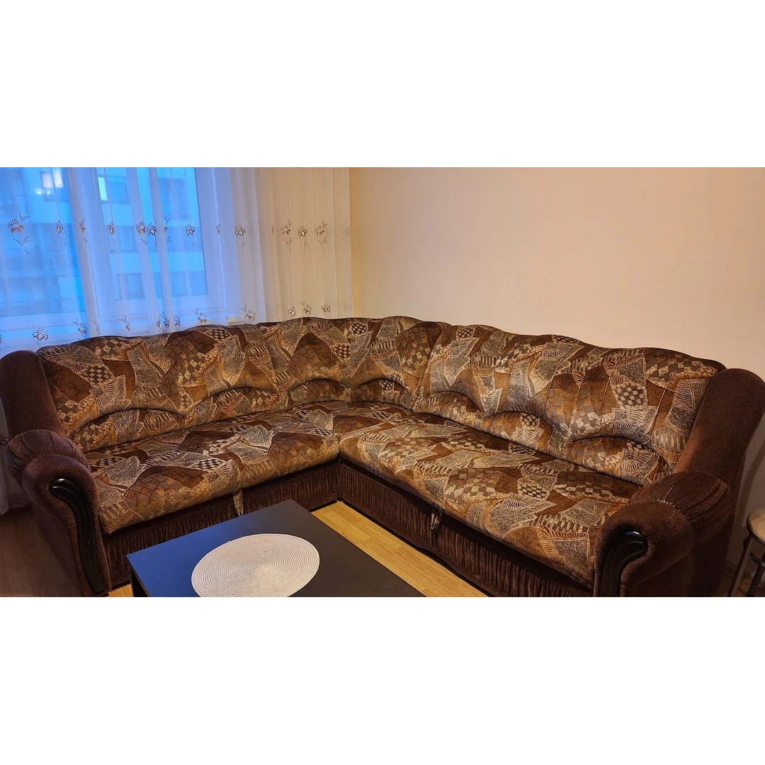 Dovanojame minkštą kampą „Bitė“