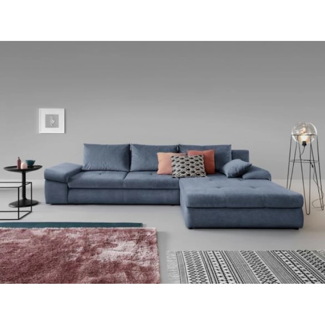 Elegantiška sofos komplektacija su minkštais pagalvėmis