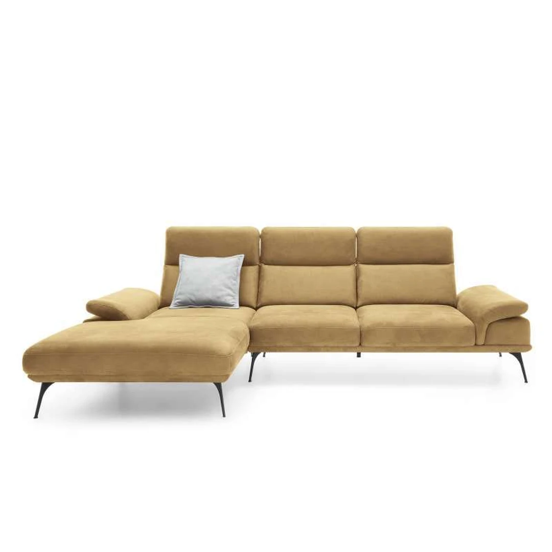 Šiuolaikiška minkšta sofa su funkcionaliu dizainu