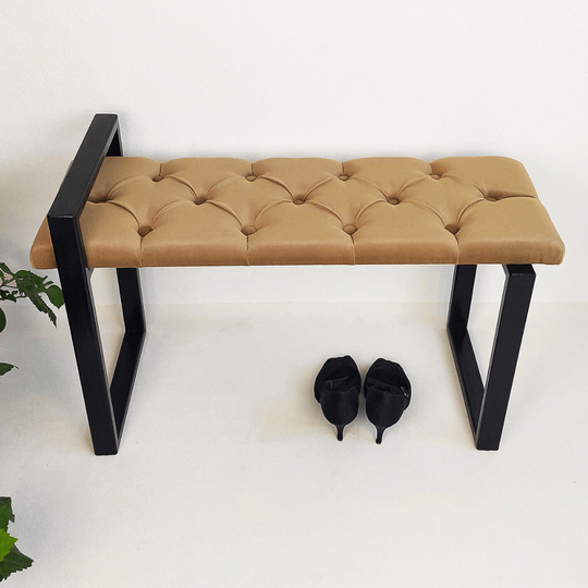 Aukštos kokybės minkštasuolis su juodu metalu ir smėliniu audiniu