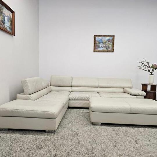 Modernus natūralios odos L formos sofa su didžiuliu pufu - Minkšti kampai