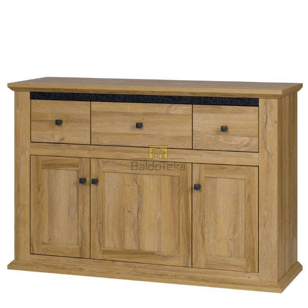 Šiuolaikiška spinta su metalinėmis rankenėlėmis