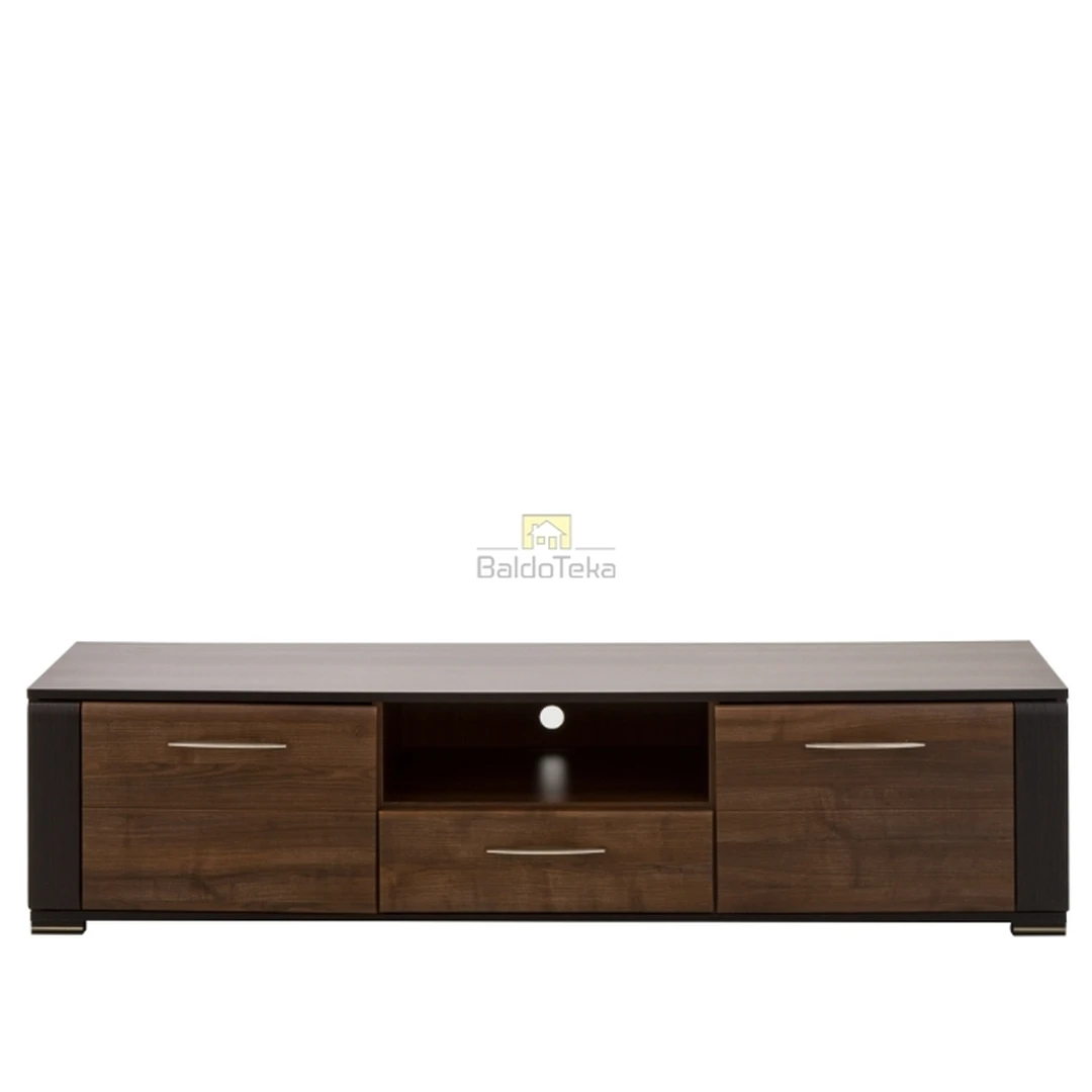 Stilinga spintelė su tylaus uždarymo sistema ir metalinėmis rankenėlėmis