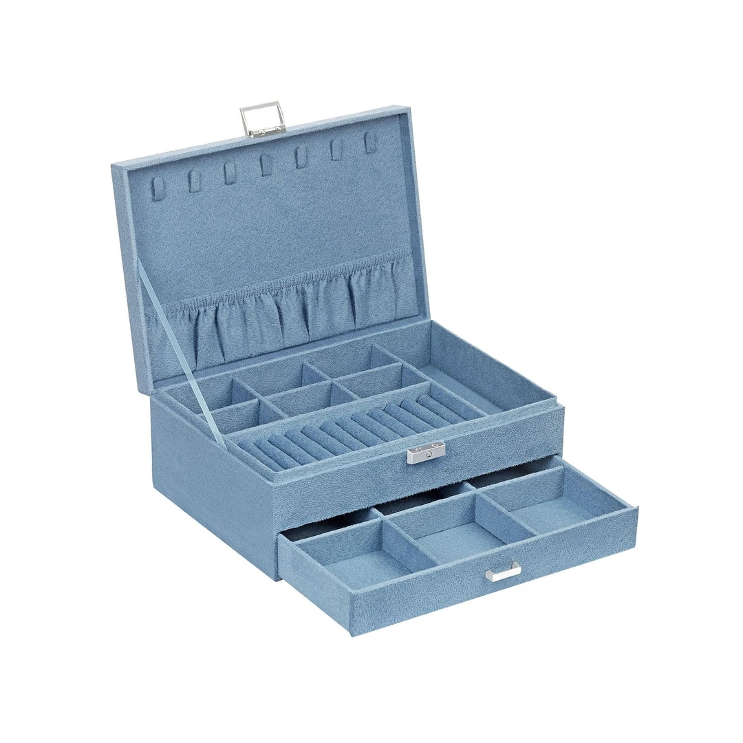 Šviesiai mėlyna papuošalų dėžutė su aksominiu pamušalu