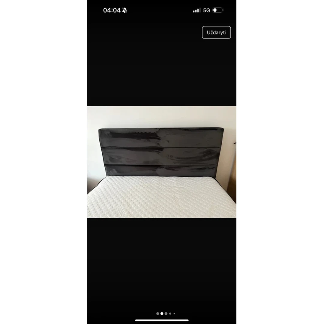 Medžio masyvo lova su patalynės dėže