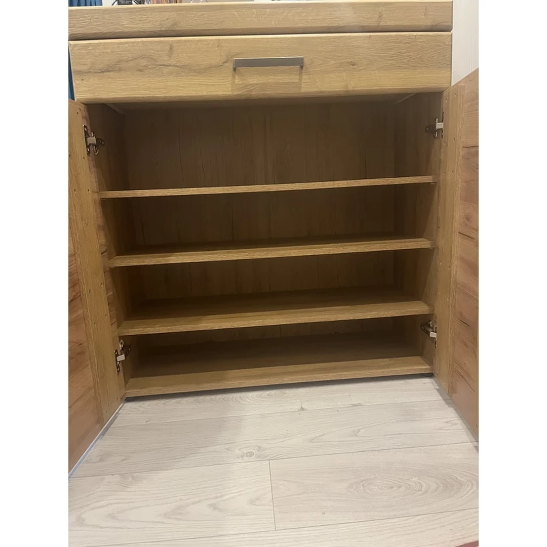 Parduodamas prieskambario komplektas COR (be spintos)