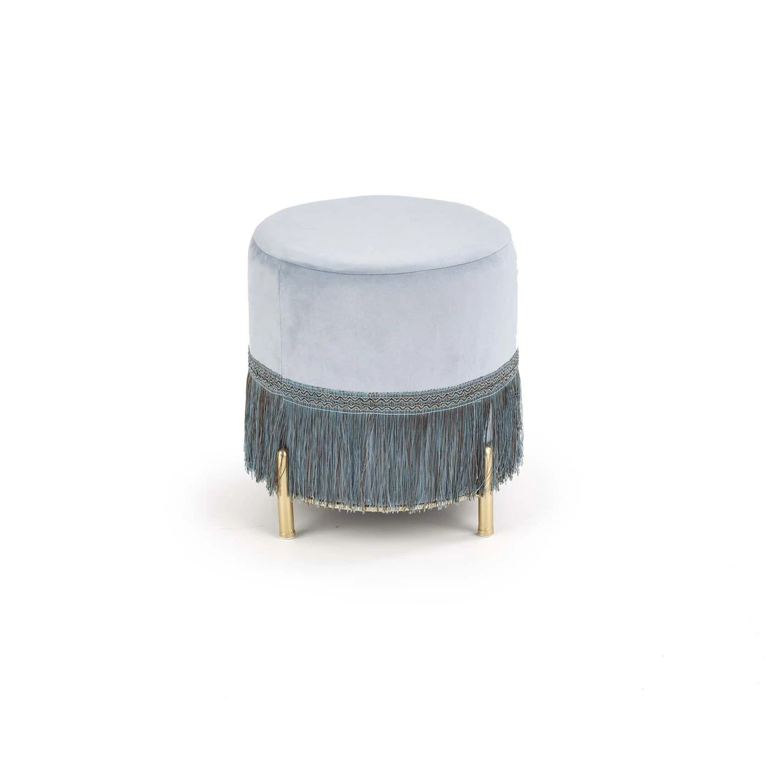 Šviesiai mėlynos ir auksinės spalvos kėdės su audinio sėdynė