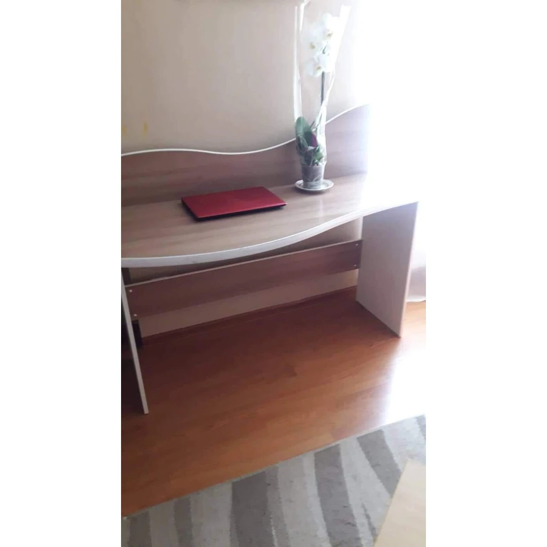 Puikios būklės dvivietis ir vienvietis stalas mergaitei