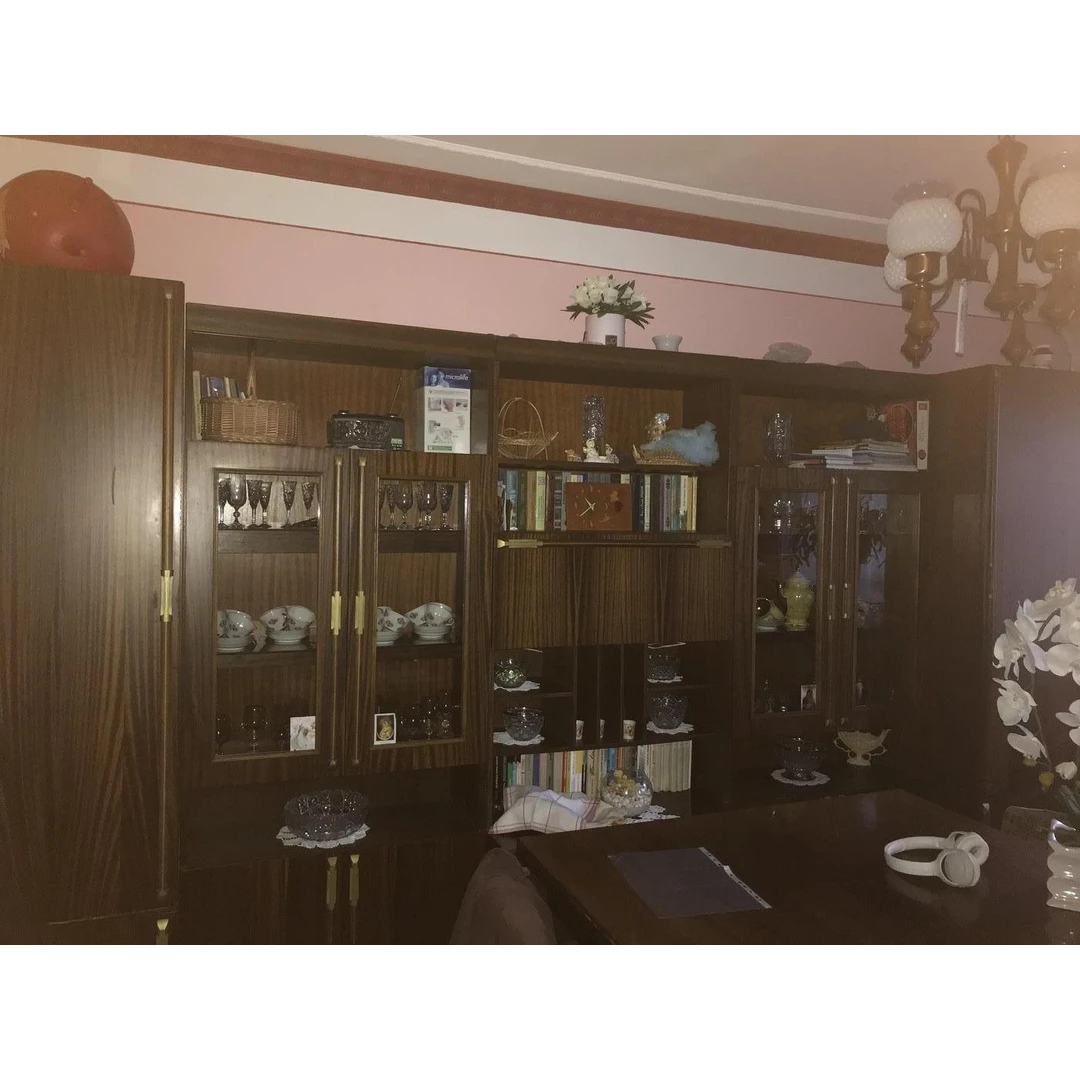 Moderni sekcija su vidiniu apšvietimu – puiki būklė