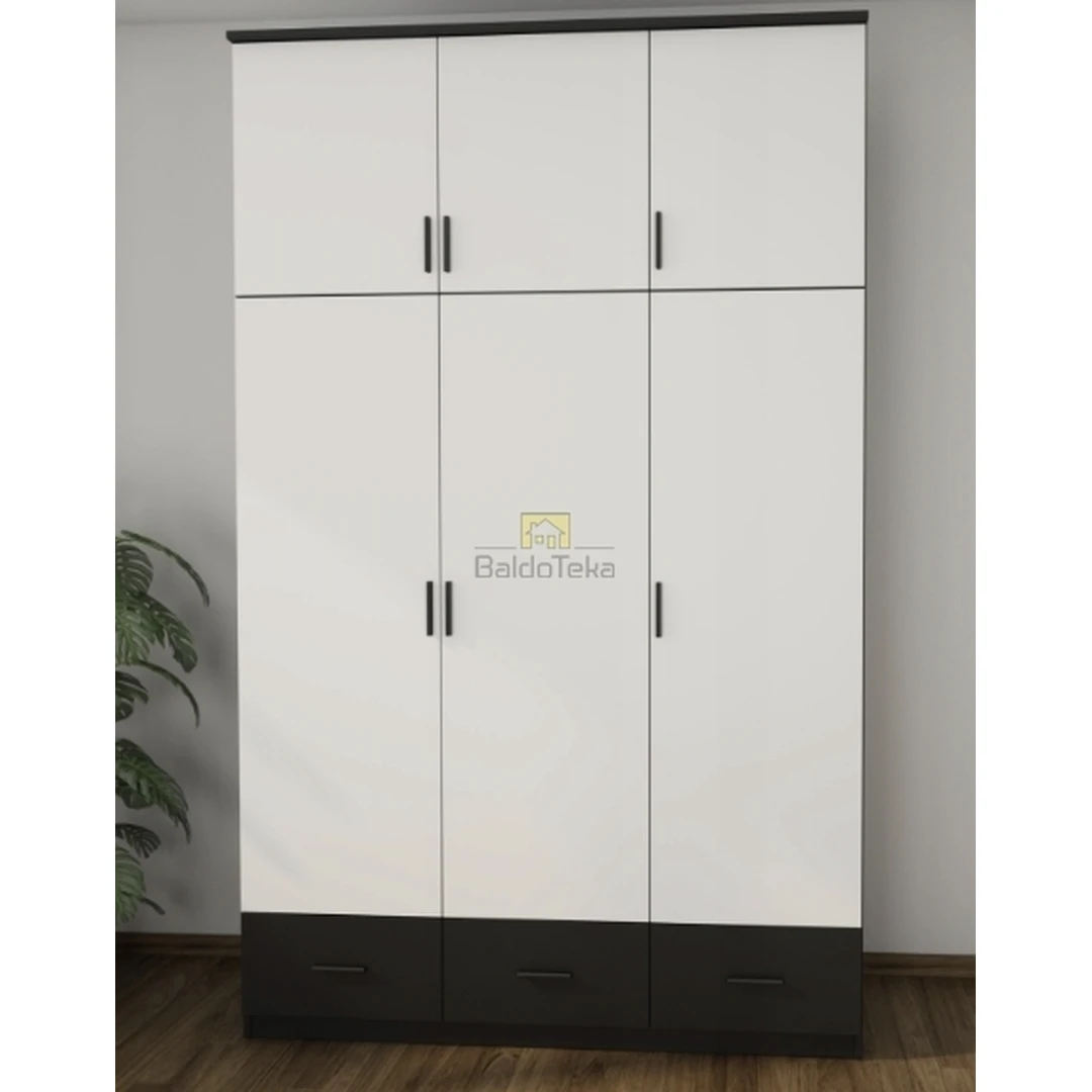 Moderni juoda ir balta spinta su dideliu talpinimu