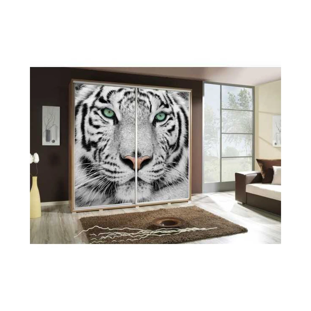 Erdvus spintas su moderniu dizainu