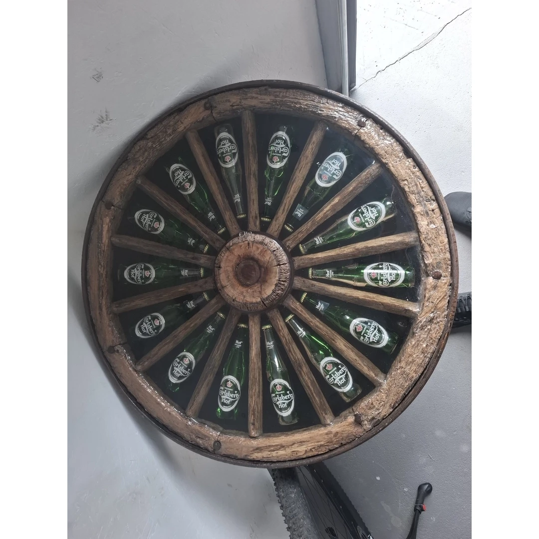 Ekologiškas medinis stalas su unikaliu dizainu