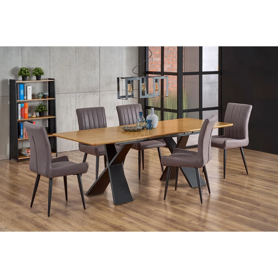 Medinis valgomasis stalas – patvarus ir stilingas