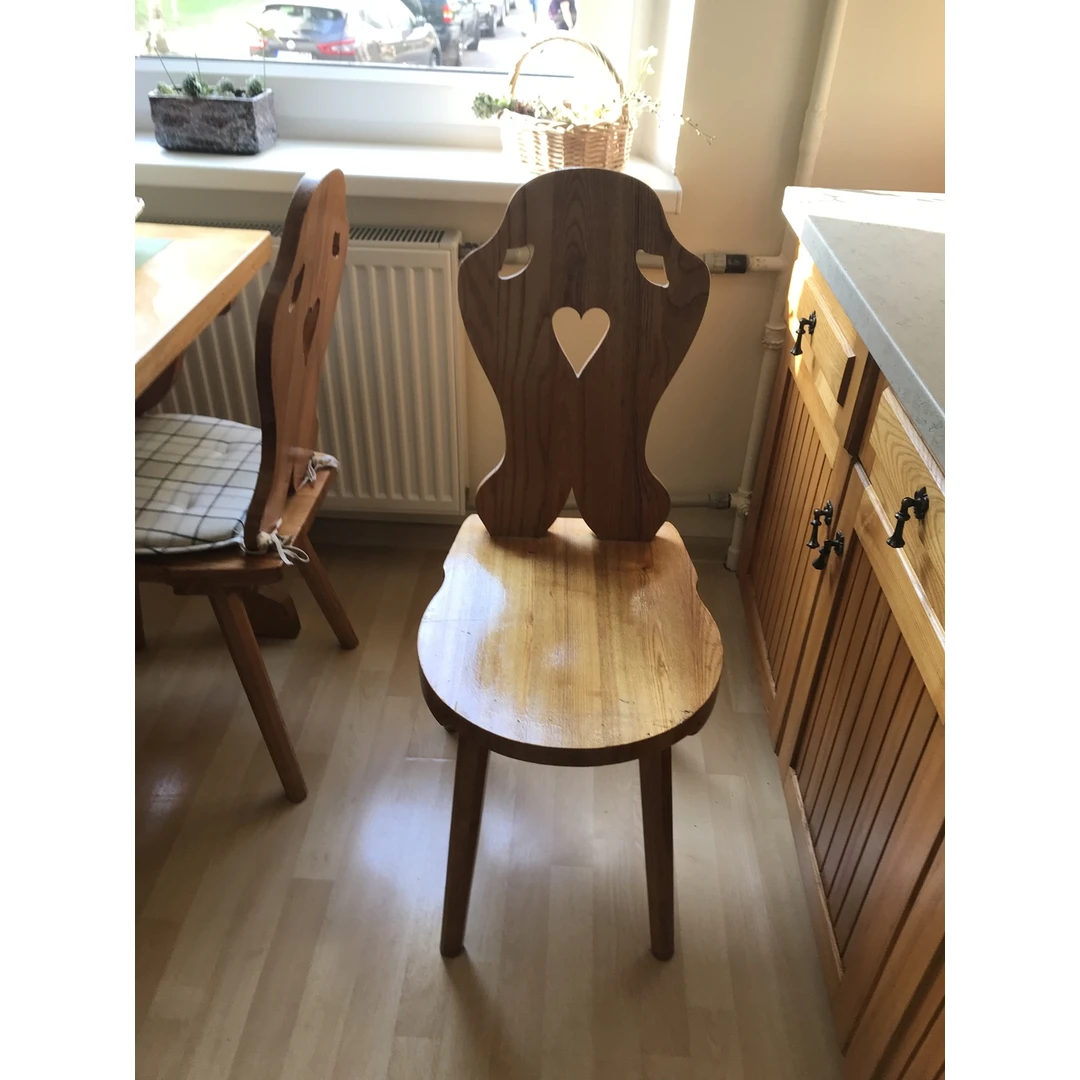 Elegantiškas uosio masyvo stalas 108x70 cm