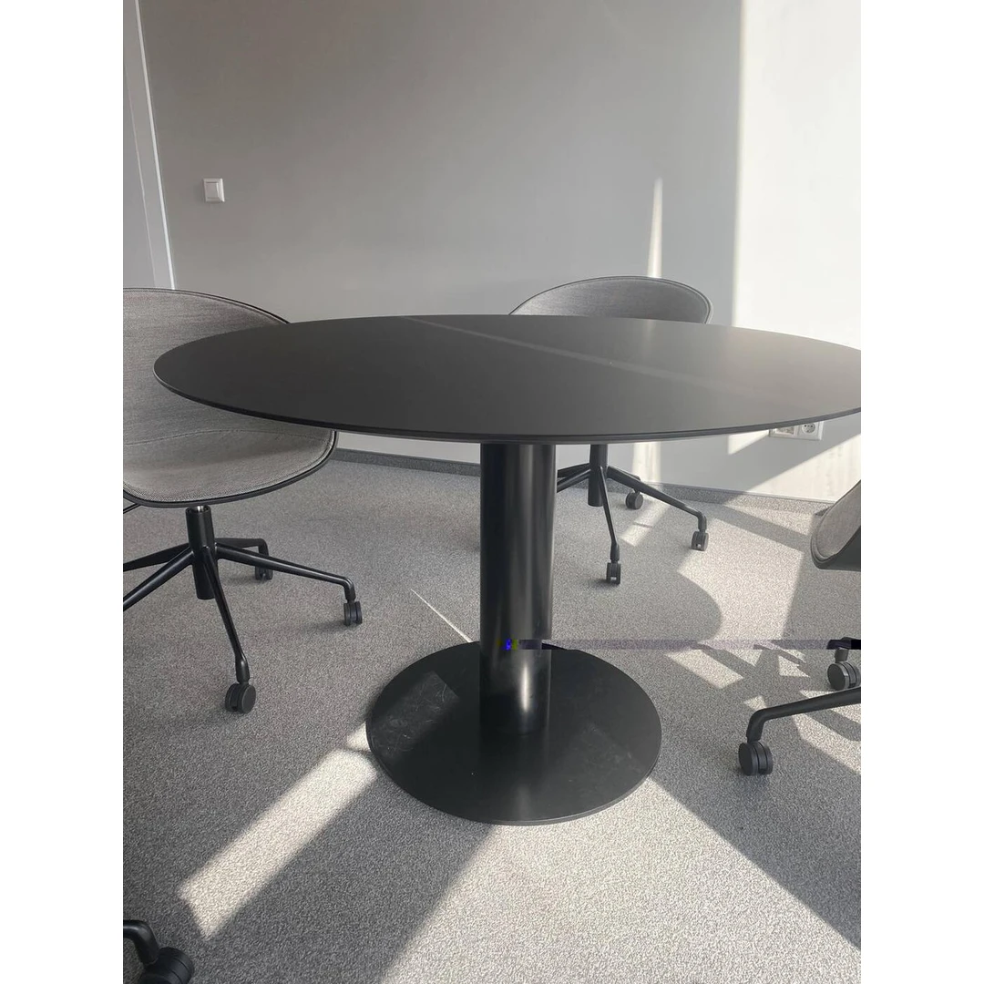 Elegantiškas Johanson PLAIN/72-E stalas minimalistiniam interjerui