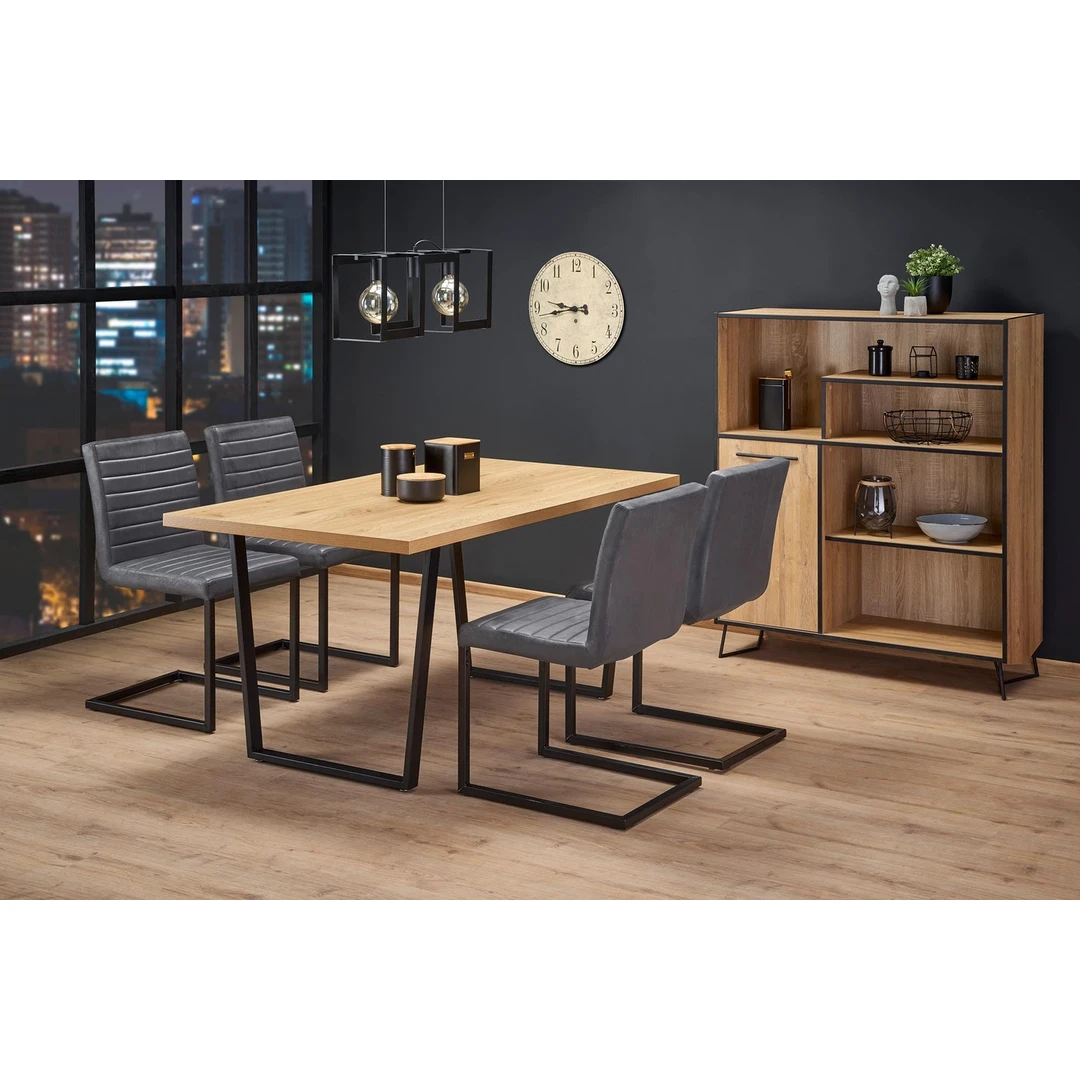 Medinis valgomasis stalas – puikus pasirinkimas kasdienei šeimos valgyklai