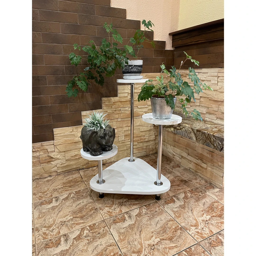 Stoveliai su trimis šakomis