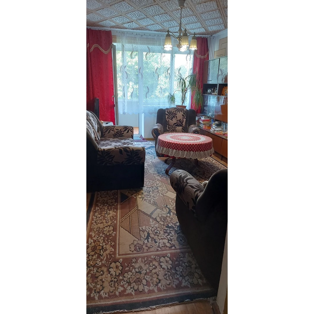 Trivietė ir dvivietė sofos su miegamuoju komplektu