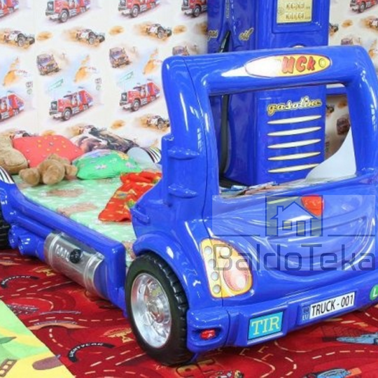 Šiuolaikinė lova su šviečiančiomis lempomis ir medinėmis grotelėmis