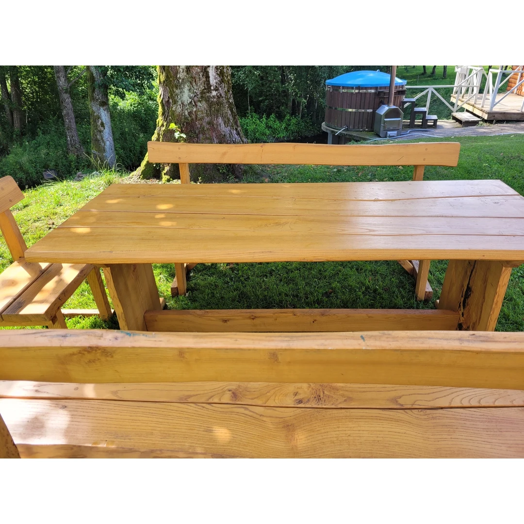 Lauko stalas iš uosies – 1,8 m su suolais