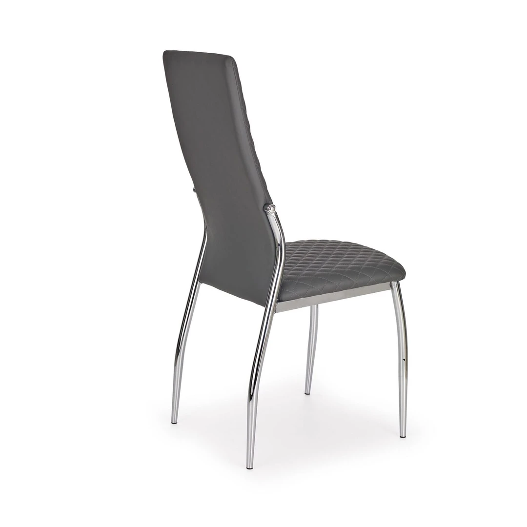 Elegantiška sofos komplektacija su minkštais pagalvėmis