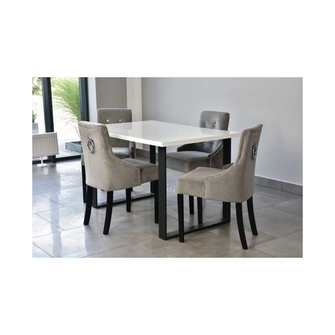 Šiuolaikiškas valgomojo komplektas su natūralia mediena