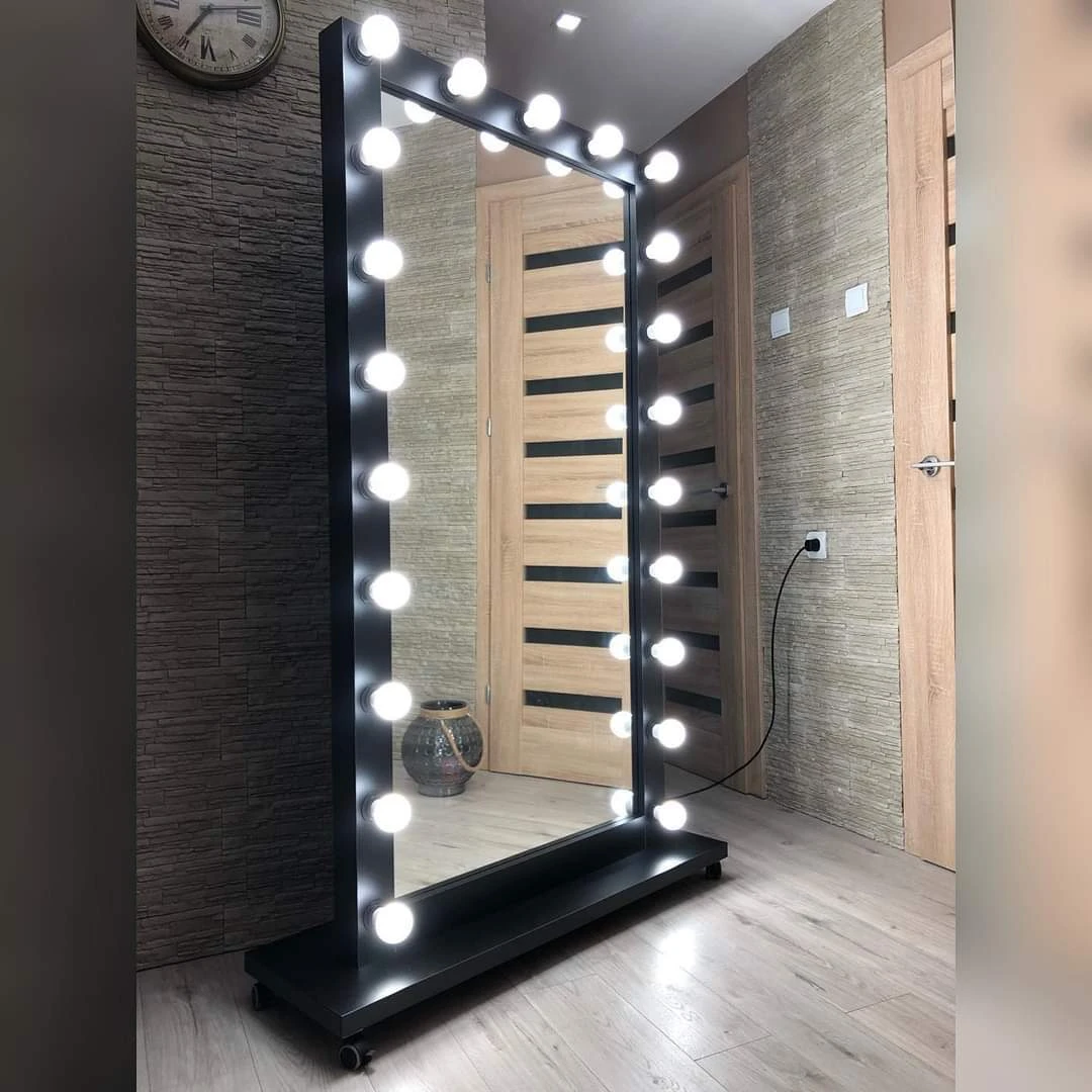 Stilingi veidrodžiai makiažui su LED apšvietimu