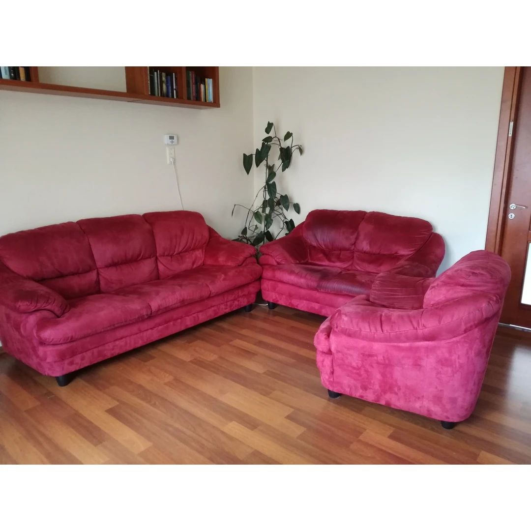 Veliūrinė trivietė sofa su miegamojo funkcija