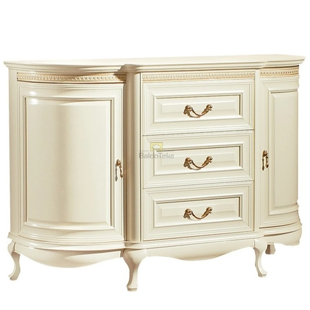 Šiuolaikiška spinta su natūralaus medžio fasadais ir metalinėmis rankenėlėmis