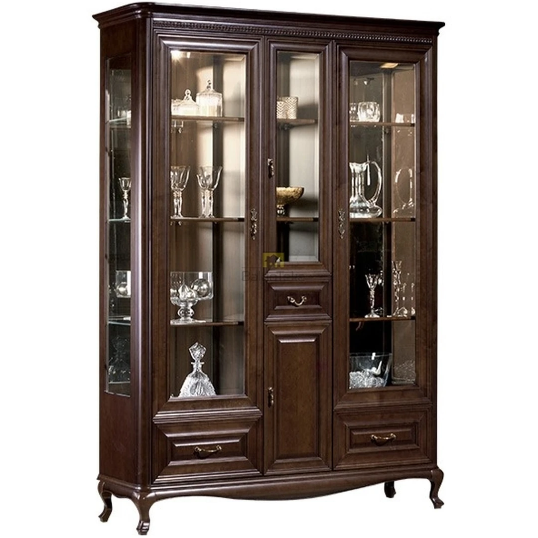 Erdvus medinis spinta su natūraliomis detalėmis