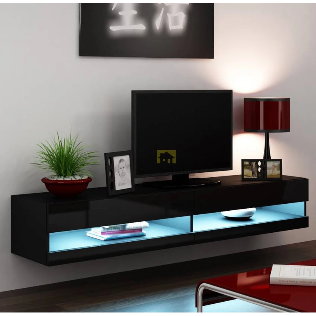 Moderni juoda spinta su blizgiais fasadais ir apšvietimu