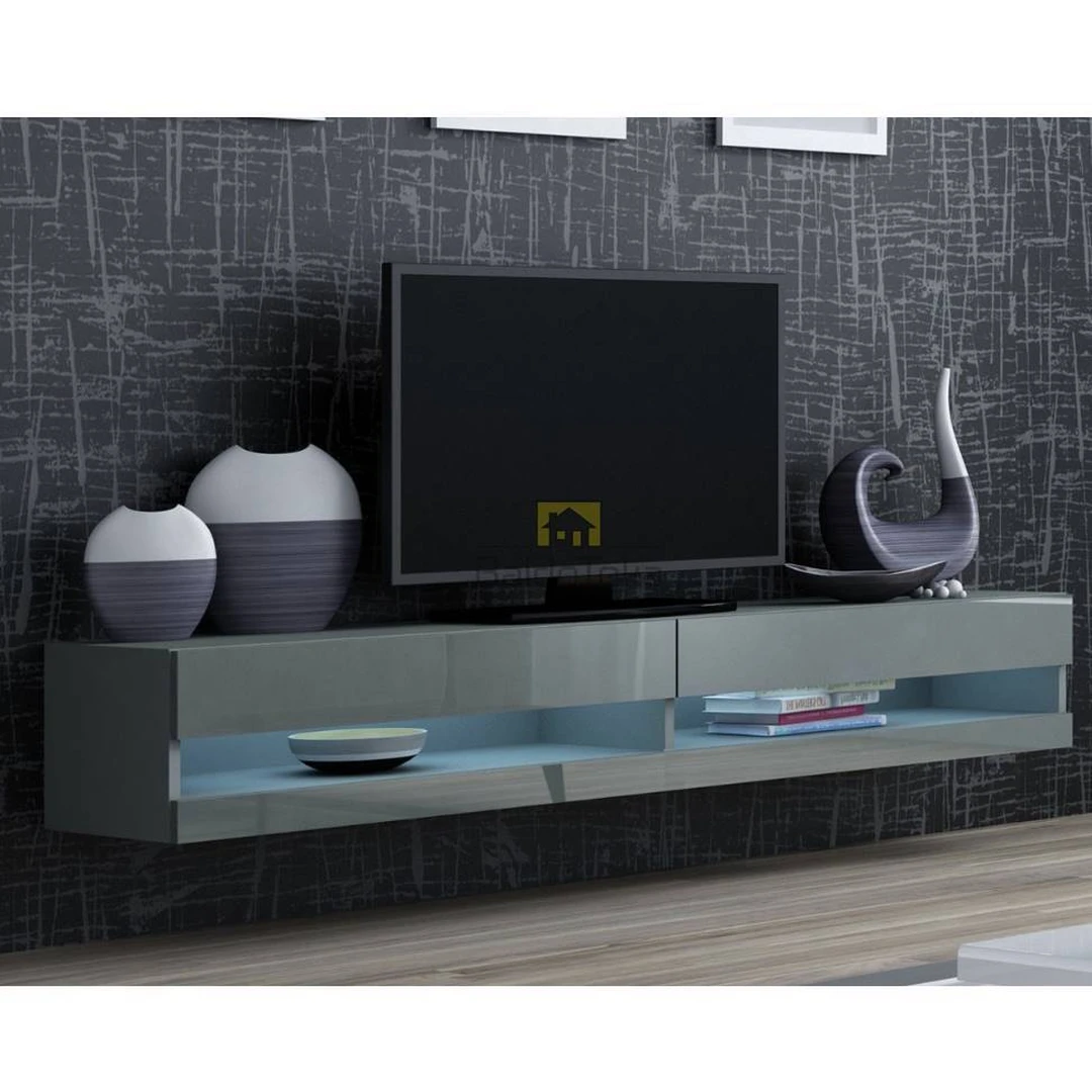 Moderni pilka spinta su blizgiais fasadais ir apšvietimu