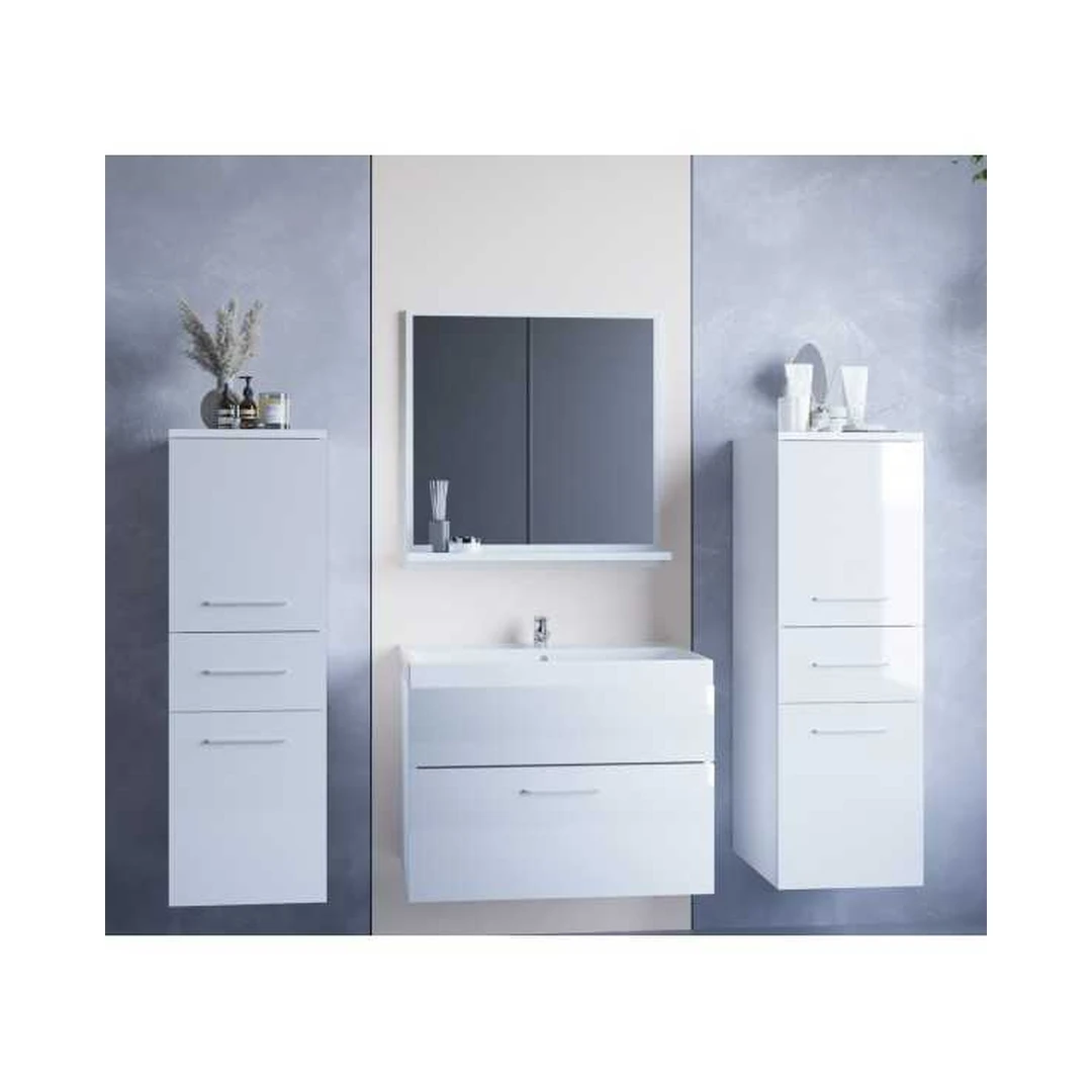 Šiuolaikiški vonios baldai komplekte – spintelės ir veidrodis