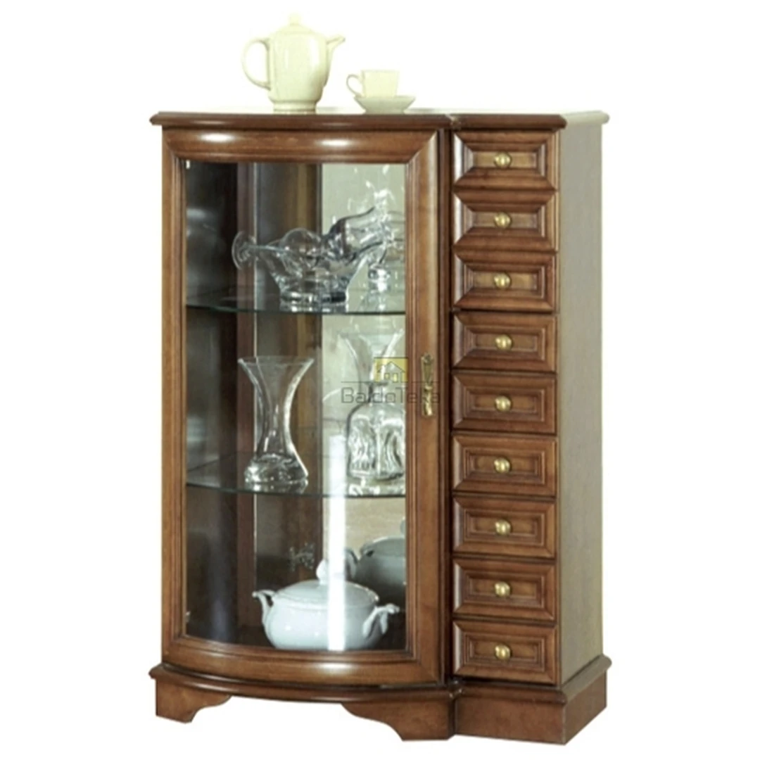 Šiuolaikiška spinta su veidrodžiu ir metalinėmis rankenėlėmis