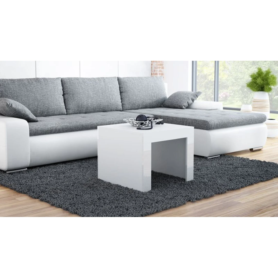 Modernus kavos staliukas su blizgia juosta