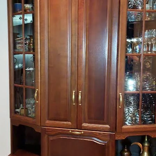 Parduodami uosio masyvo baldai: indauja ir TV komoda