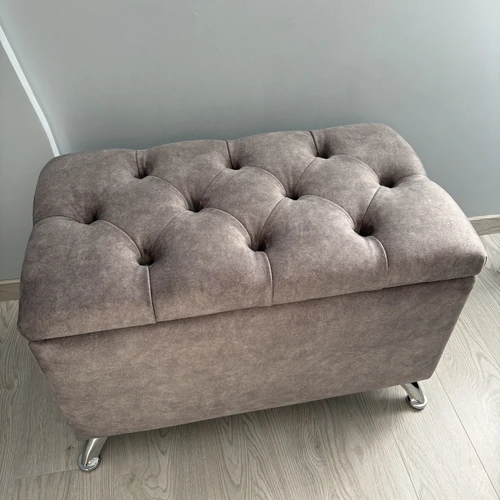 Ergonomiškas pufas Cesterfield su erdvia daiktadėže