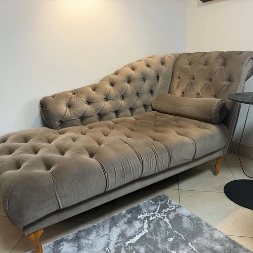 Chesterfield kušetė 180 cm veliūru – klasikinis akcentas