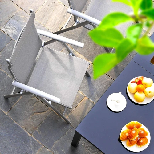 Reguliuojamas atlošas ir patogūs porankiai