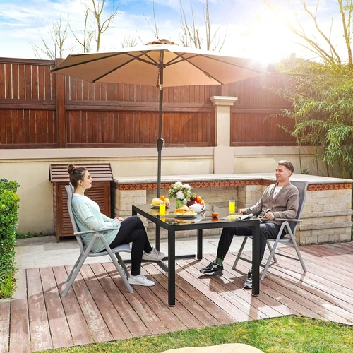 Sulankstomos kėdės puikiai tinka balkonui ar sodui