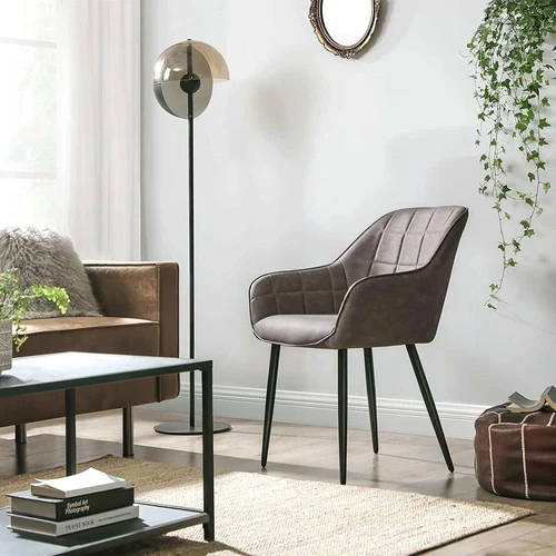 Gražios kėdės su malonia atmosfera