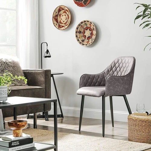 Patogi kėdė su putplasčio paminkštinimu ir tvirtu dizainu