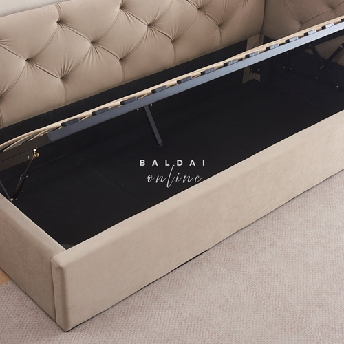 Universalus kampas ir medinės grotelės