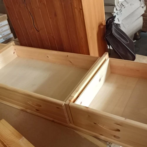 Mediniai baldai patalynei iš Danijos