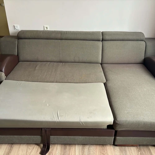 Tvarkingas minkštas kampas su ištraukiama lova, 240 €